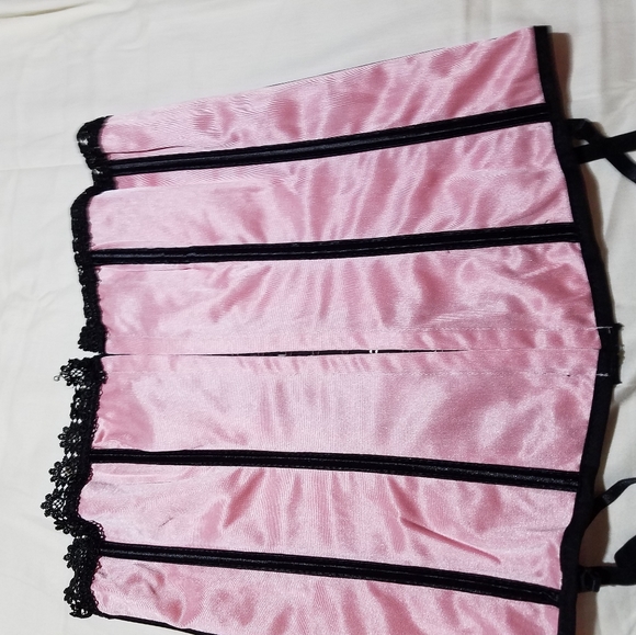 Pink corset w removal garter clips size medium - Picture 5 of 8